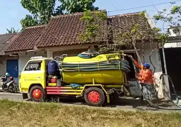 sedot wc playen